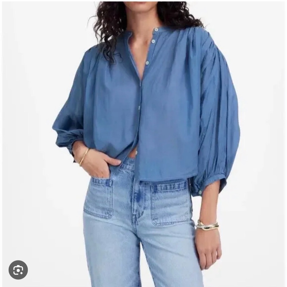 Madewell balloon shirred crewneck button up top blouse blue small